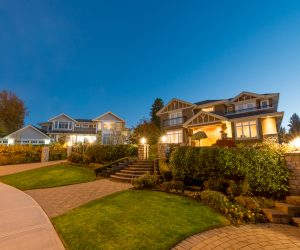 Great,Neighborhood.,Luxury,Houses,With,Nicely,Paved,Doorway,At,Dusk,